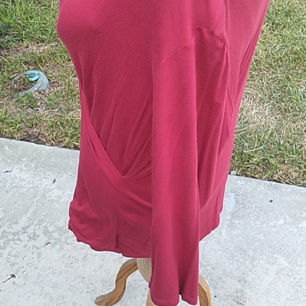 Red criss/cross long sleeve - Picture 2 of 6